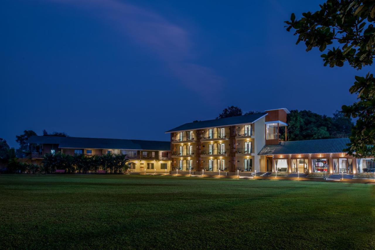Paramount Riverfront Resort & Spa, Karjat Luaran gambar