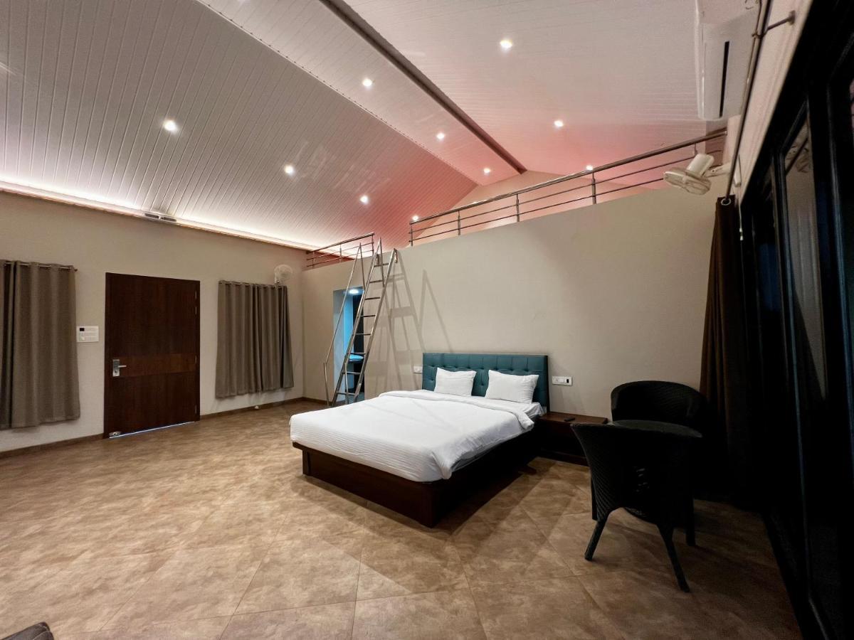 Paramount Riverfront Resort & Spa, Karjat Luaran gambar